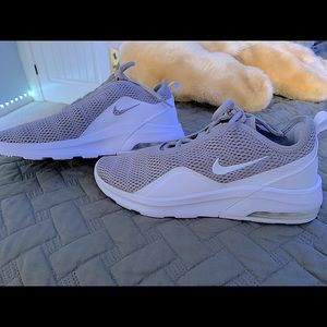 Nike Men’s Air Max Motion 2 Running Shoes